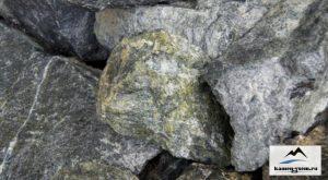 Скальник зелёный змеевик 100-300 мм